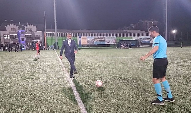 Gölcük Belediyesi'nin futbol tutkunlarını bir araya getirdiği, centilmenlik anlayışıyla maçların gerçekleşeceği 22. Geleneksel Futbol Turnuvası başladı- Haber Şafak
