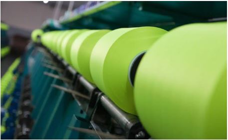 Renkli Polyester İplik: Özellikler ve Kullanım Alanları