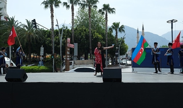 23 Nisan Ulusal Egemenlik ve Çocuk Bayramı kutlamaları kapsamında Azerbaycan Dans Toplulukları Kemer'de gösteri yaptı- Haber Şafak