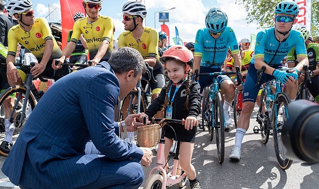 59. Cumhurbaşkanlığı Türkiye Bisiklet Turu'nun 3. Etabı olan Fethiye – Marmaris etabında 23 Nisan Ulusal Egemenlik ve Çocuk Bayramı coşkuyla kutluyor- Haber Şafak