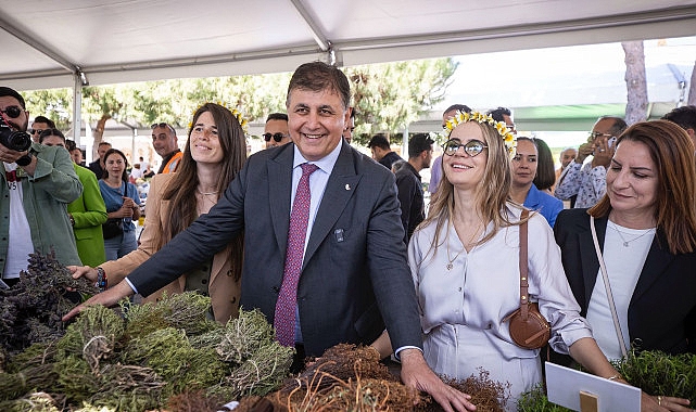 Başkan Tugay, Alaçatı Ot Festivali'nin açılışını yaptı- Haber Şafak