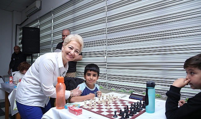 Burhaniye Belediyesi tarafından 23 Nisan Ulusal Egemenlik ve Çocuk Bayramı Satranç Turnuvası başladı- Haber Şafak