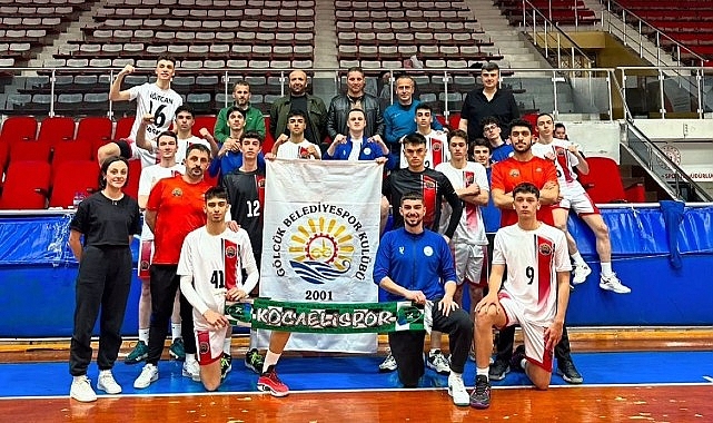 Gölcük Belediyespor Genç Erkekler Voleybol Takımı, Bolu'da düzenlenen Türkiye çeyrek final maçlarında yarı finallere yükseldi.- Haber Şafak