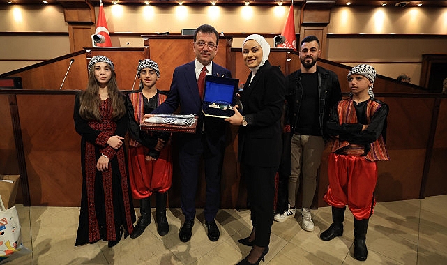 İBB Başkanı Ekrem İmamoğlu, 15 farklı ülkeden 'Uluslararası 23 Nisan Çocuk Festivali' için İstanbul'a gelen çocukları, Saraçhane'deki tarihi Meclis Salonu'nda ağırladı- Haber Şafak