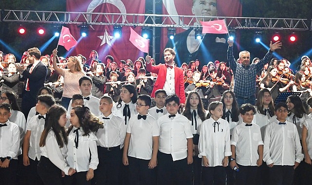 Kemer'in çocuklarından Cumhuriyet ve Atatürk'e vefa konseri- Haber Şafak