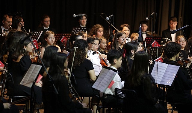 Narlıdere Belediyesi Çocuk Senfoni Orkestrası, 23 Nisan Ulusal Egemenlik ve Çocuk Bayramı'nda Narlıdere AKM'de sahne aldı- Haber Şafak