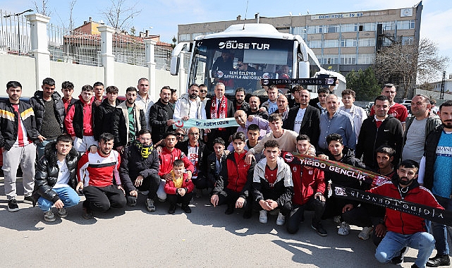 Sivas Belediye Başkanı Dr. Adem Uzun, deplasmanda oynanacak Trabzonspor-Sivasspor karşılaşması öncesi kırmızı beyazlı taraftarları Trabzon'a yolcu etti- Haber Şafak