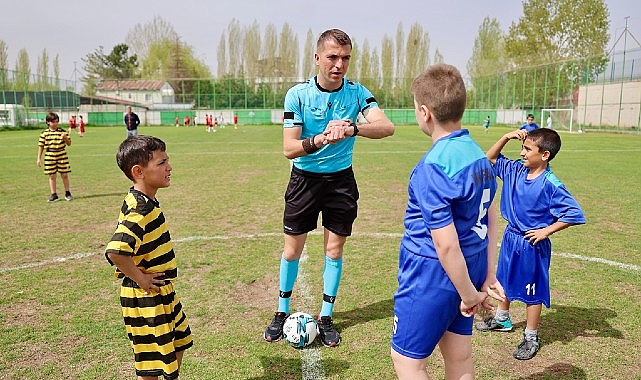 Sivas Belediyesi tarafından her yıl geleneksel olarak düzenlenen İlkokullar Arası Futbol Turnuvası başladı- Haber Şafak
