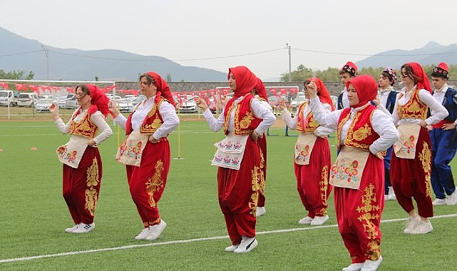 19 Mayıs Atatürk'ü Anma Gençlik ve Spor Bayramı sebebiyle İznik İlçe Stadyumunda kutlama töreni gerçekleştirildi- Haber Şafak