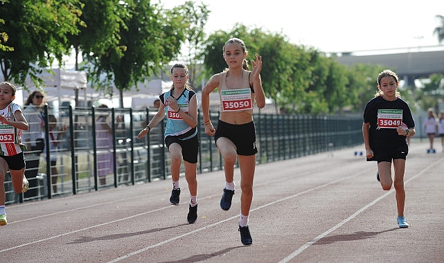 Atatürk'ün çocuklarından Karşıyaka'da 19 Mayıs yarışı- Haber Şafak