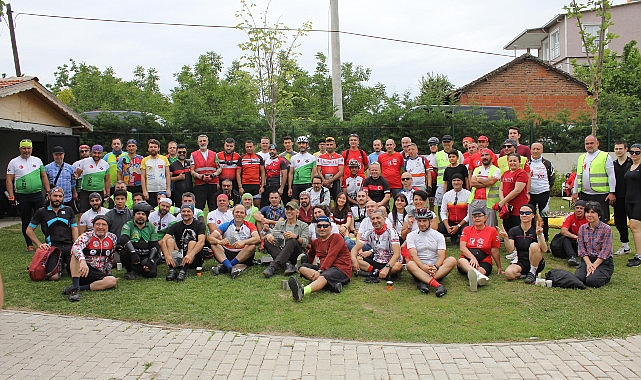 Bisiklet tutkunları 19 Mayıs için pedalladı- Haber Şafak