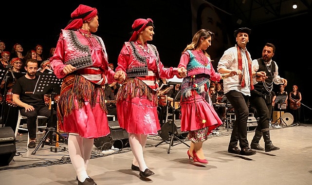 Bornova'da Halk Dansları Festivali- Haber Şafak