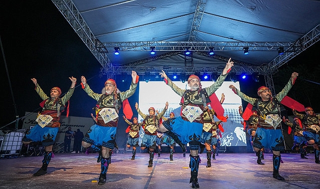 Gaziemir'de halk dansları şöleni- Haber Şafak
