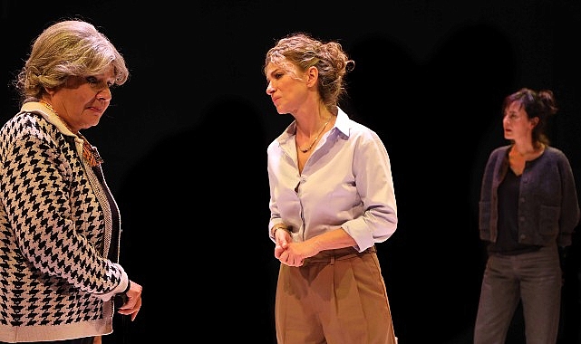 İstanbul Büyükşehir Belediyesi Şehir Tiyatroları, “Sivrisinekler" adlı oyununu 11. Frankfurt Türk Tiyatro Festivali kapsamında Frankfurt seyircisiyle buluşturuyor- Haber Şafak