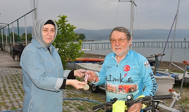 İznikli Yüzme Şampiyonu Erhan Turan İznik'te anlamlı bir triatlon etkinliği düzenledi- Haber Şafak