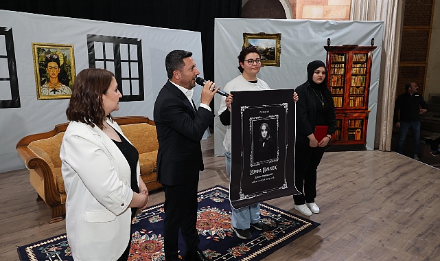 Nevşehir'de yeni kurulan Tozlu Sahne tiyatro ekibinin ilk oyunu olan '9 Canlı' adlı polisiye komedi Kapadokya Kültür ve Sanat Merkezi'nde sahnelendi- Haber Şafak
