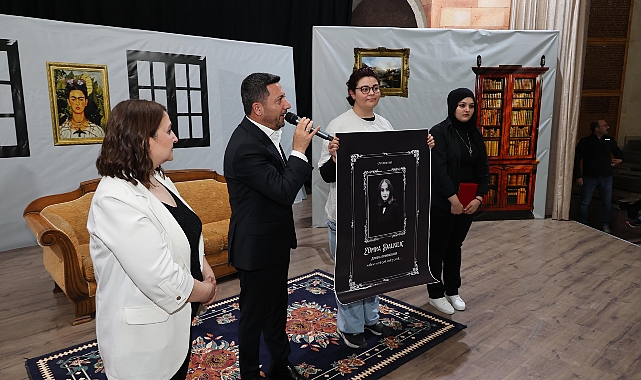 Nevşehir'de yeni kurulan Tozlu Sahne tiyatro ekibinin ilk oyunu olan &apos;9 Canlı' adlı polisiye komedi Kapadokya Kültür ve Sanat Merkezi'nde sahnelendi- Haber Şafak
