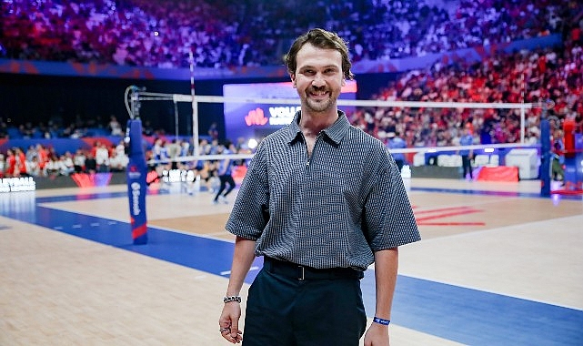 Ünlü Oyuncu Aras Bulut İynemli Voleybol Milletler Ligi'nde Filenin Sultanlarına Destek Verdi- Haber Şafak