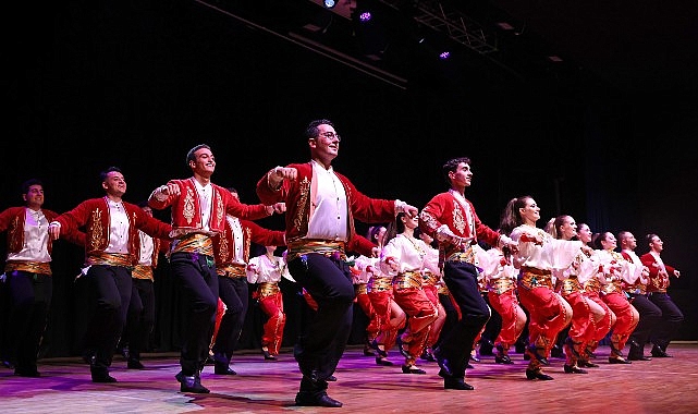 Çankaya Belediyesi Hoy-Tur Halk Dansları Topluluğu Renkler Gecesi gösterisiyle izleyicilerden büyük beğeni aldı- Haber Şafak