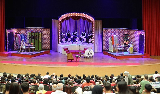 İstanbul Devlet Tiyatrosunun 'Sonbahara Son Güller' isimli oyunu Nevşehir'de sahnelendi. – Haber Şafak