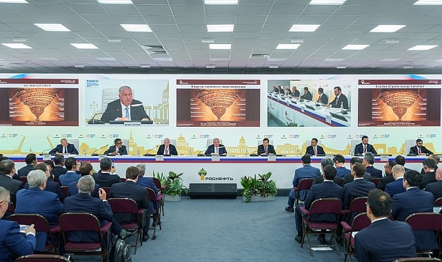 Rosneft CEO'su küresel ihtiyaçları karşılamak için dengeli bir enerji geçişini destekliyor- Haber Şafak