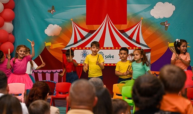 Aile ve Sosyal Hizmetler Bakanı Mahinur Özdemir Göktaş, SOBE’deki öğrencilerin mezuniyet coşkusuna ortak oldu- Haber Şafak