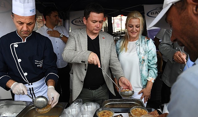 Başkan Aydın, vatandaşlara aşure dağıttı- Haber Şafak