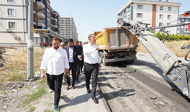 Beylikdüzü’nde ilçenin altyapısını güçlendirmek ve yolların kalitesini artırmak amacıyla başlatılan asfaltlama çalışmaları tüm hızıyla devam ediyor- Haber Şafak