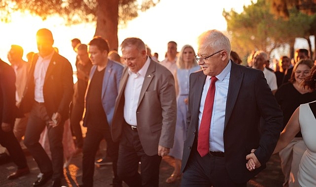 Burhaniye Belediyesi 5. Kitap Fuarı etkinlikleri kapsamında Ören’de kamulaştırılan 2.000 m2’lik rekreasyon alanı peyzaj çalışmalarının tamamlanmasıyla halkın kullanımına açıldı- Haber Şafak