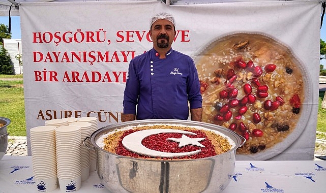 Büyükşehir Belediyesi üç noktada aşure dağıttı- Haber Şafak