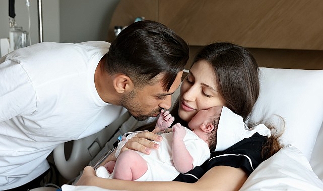 Fenerbahçe’nin başarılı futbolcusu İrfan Can Kahveci ile eşi Gözde Kahveci’nin ikinci bebekleri dünyaya geldi- Haber Şafak