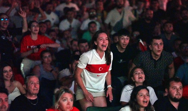 Futbol tutkusu İzmir’i sardı- Haber Şafak