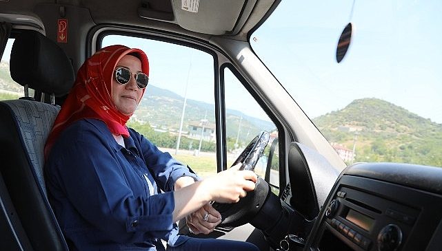 Geyve Belediyesi Garaj Amirliği’nin ilk kadın belediye otobüs şoförü Nebahat Çakır sefere başladı- Haber Şafak