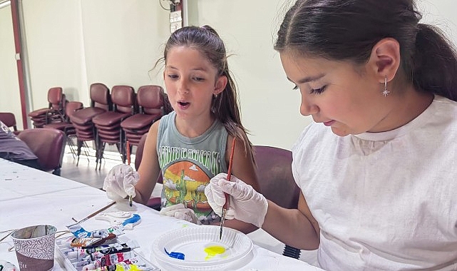 Gölcük Belediyesi kültür-sanat etkinlikleri kapsamında düzenlenen “Kültürümü Tanıyorum Eğlenerek Öğreniyorum” etkinlikte gençler, geleneksel sanatları eğlenerek öğrendiler- Haber Şafak