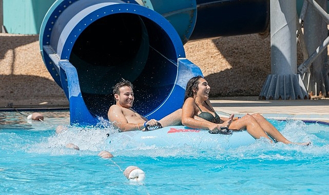 İzmir Büyükşehir Belediyesi öncülük etti Oasis Aquapark Çeşme kapılarını gençlere açtı- Haber Şafak
