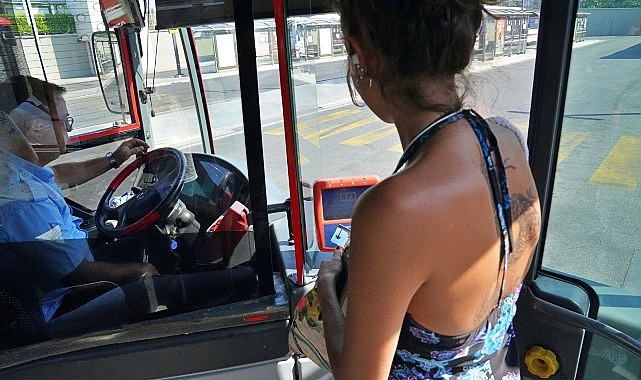 İzmir’de 90 dakika ücretsiz aktarma başladı  “İkinci biniş için vereceğimiz parayla gevrek yer, ayran içeriz”- Haber Şafak