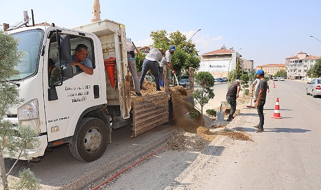 Karaman Belediyesi, Zeytin Dalı Bulvarı’nın valilik kısmında trafik güvenliğini ve akışını rahatlatmak için orta refüj düzenlemesi yapıyor- Haber Şafak
