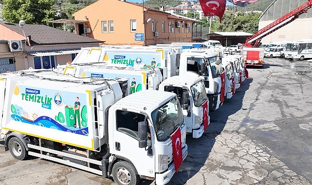 Mudanya Belediyesi yaz aylarının gelmesiyle birlikte temizlik hizmetlerini daha hızlı ve verimli hale getirmek amacıyla araç filosuna yeni çöp kamyonları ekledi- Haber Şafak