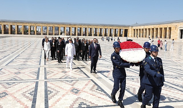 Narlıdere Belediye Başkanı Erman Uzun, Başkan Yardımcıları, Meclis Üyeleri ve CHP Narlıdere İlçe Örgütü ile birlikte Anıtkabir’e giderek Ata’nın huzuruna çıktı- Haber Şafak