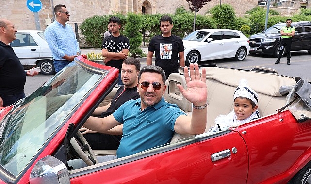 Nevşehir Belediyesi tarafından düzenlenen Sünnet Şöleni çerçevesinde gerçekleştirilen konvoy renkli görüntülere sahne oldu- Haber Şafak
