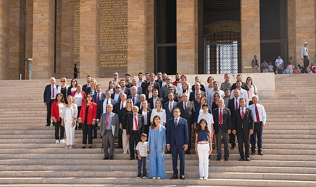 Onur Yiğit ve CHP Balçova Örgütü Anıtkabir’de- Haber Şafak