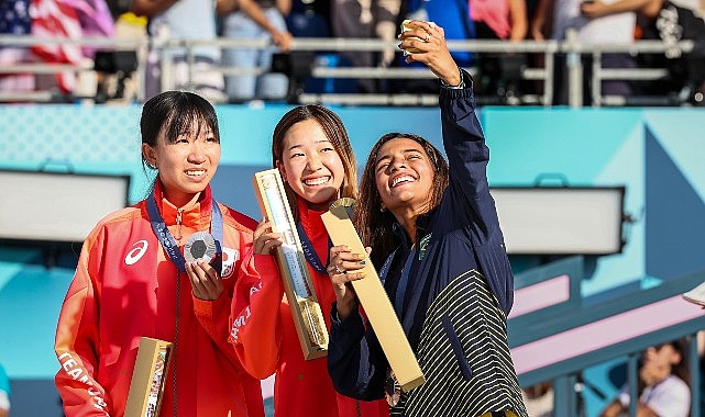Paris 2024’ün ilk madalya sevinci Galaxy Z Flip6 Olimpiyat özel sürümüyle çekilen Zafer Selfie’leriyle ölümsüzleşti- Haber Şafak