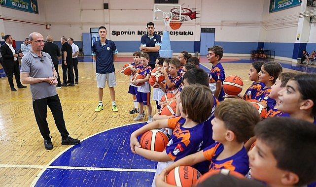 Selçuklu Belediye Başkanı Ahmet Pekyatırmacı, Selçuklu Belediyesi Yaz Spor Okulları’nda farklı branşlarda eğitim alan spor okulu öğrencilerini ziyaret etti- Haber Şafak