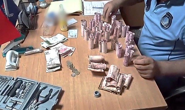 Sivas Belediyesi Zabıta Müdürlüğü ekipleri tarafından yakalanan bir dilencinin koltuk değneğinin içinden 7 bin liranın üzerinde para çıktı- Haber Şafak
