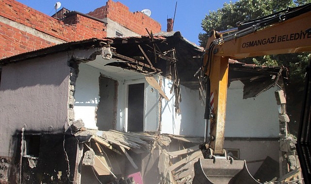 Tehlike saçan metruk binalar yıkılıyor- Haber Şafak