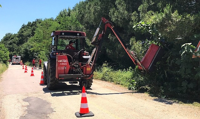 Yol kenarındaki otlar ve çalılar temizleniyor- Haber Şafak