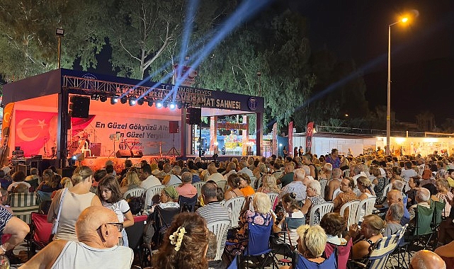 Aydın Büyükşehir Belediyesi’nin Aydın genelinde düzenlediği “Yaz Konserleri” etkinliği dün akşam Didim Akbük Limanı’nda gerçekleştirildi- Haber Şafak