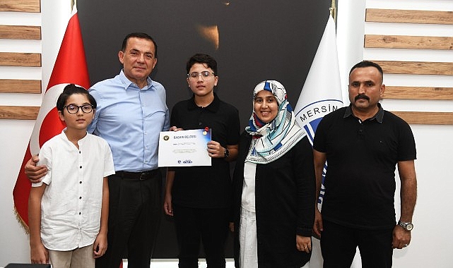 Başkan Abdullah Özyiğit, YKS ve LGS’de dereceye giren öğrencileri ödüllendirdi- Haber Şafak