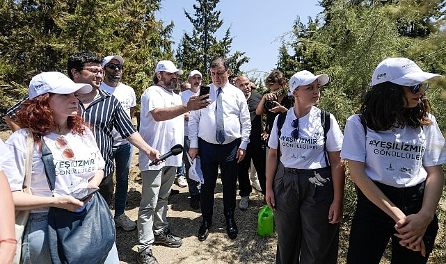 Başkan Tugay’dan yanan alanlarda saha mesaisi “Yangından zarar gören alanlarımızı Yeşil İzmir Gönüllülerimizle geri kazanacağız”- Haber Şafak