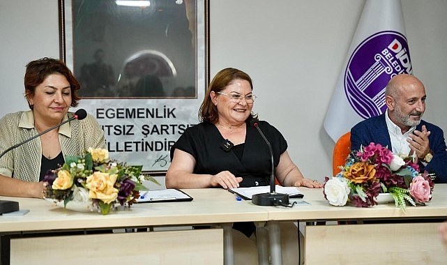 Didim Belediye Başkanı Hatice Gençay, yapılan promosyon ihalesi ile belediye çalışanlarının yüzünü güldürdü.- Haber Şafak